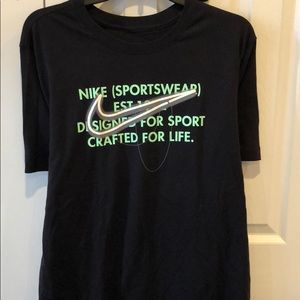 Nike T-shirt NWT